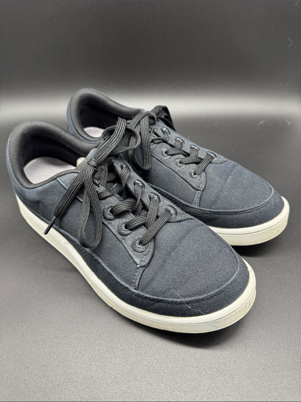 allbirds Black Low-Top Sneakers with White Sole Sz 9